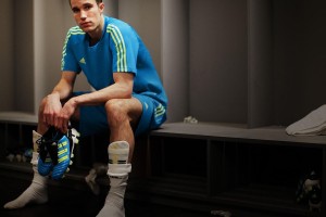  九游会官网|惊险一刻！切尔西门神桑切斯救主，古斯托冒顶险酿大祸，博安加单刀良机遭封堵