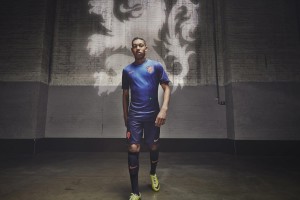  九游会官网|日本国脚堂安律正式加盟法兰克福，转会费2300万欧元开启德甲新征程